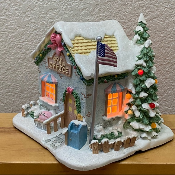 2001 Hawthorne Village Precious Moments HOLLY DAY GREETINGS POST OFFICE Lighted - Picture 3 of 16